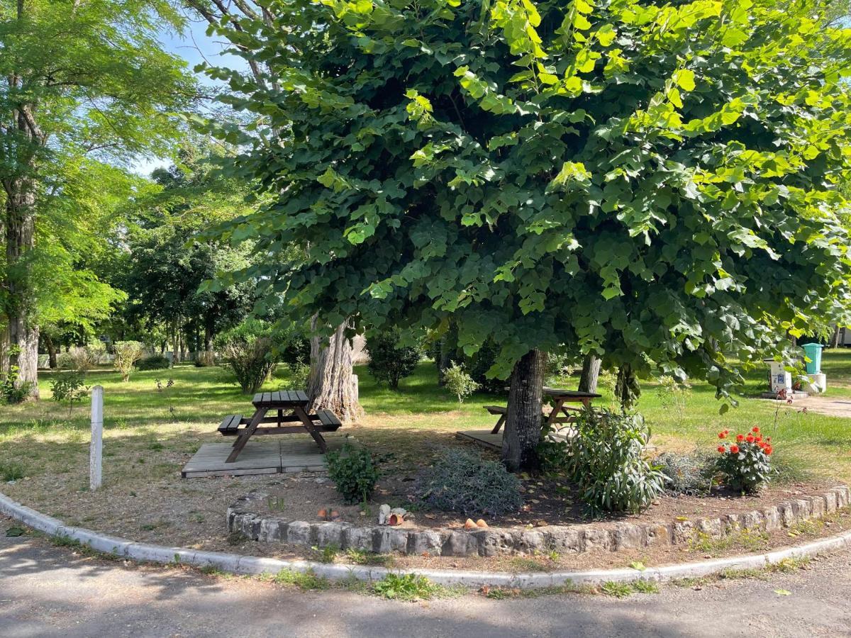 Camping Les Portes De Sancerre Saint-Satur المظهر الخارجي الصورة